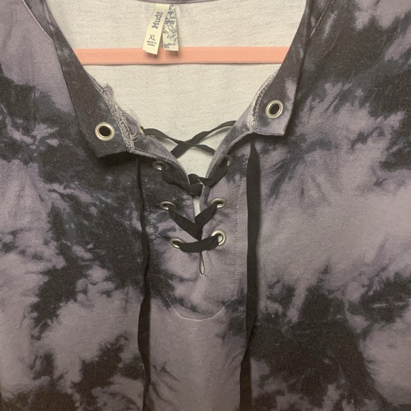 Mudd Lace Front Top - Picture 3 of 6